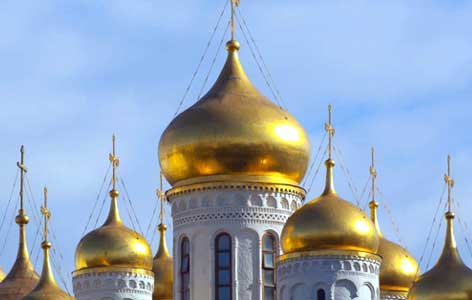 Священнослужитель принял участие в празднике «Последний звонок»